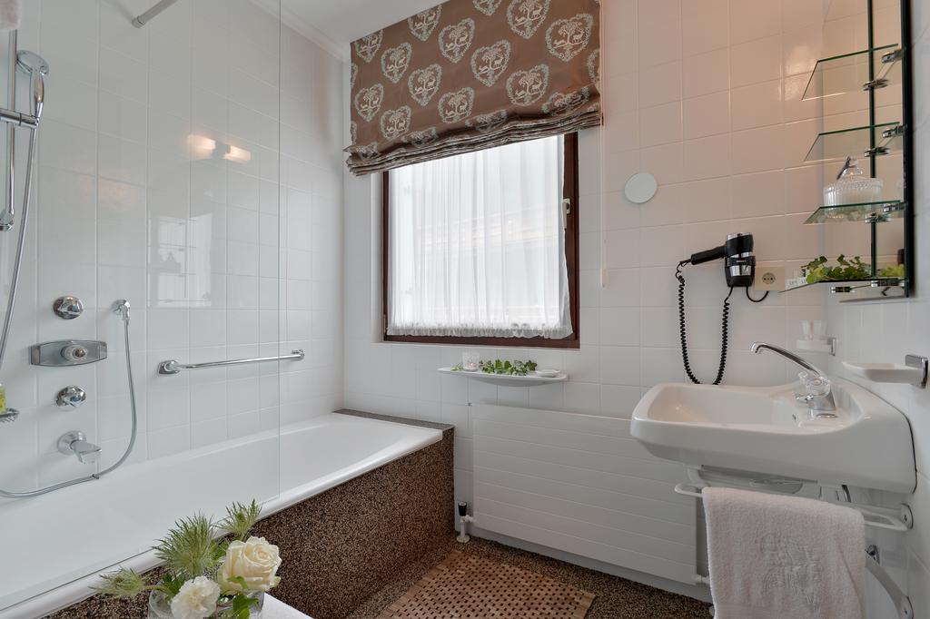 Alpin Hotel Garni Eder - Private Living مايرهوفن المظهر الخارجي الصورة